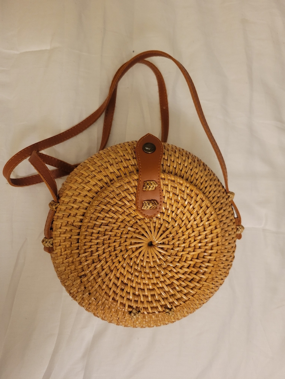 Round Woven Straw Crossbody Bag in Tan
